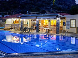 Pool mit Poolbar, Sonnenliegen, Tische und St&uuml;hle, Spielecke, Billard und vieles mehr ... Malia's Ferienwohnungen "Tor zur Natur"